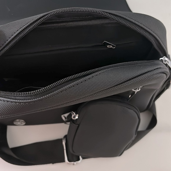 Lacoste 
Classic flap shoulder bag - Picture 2 of 3